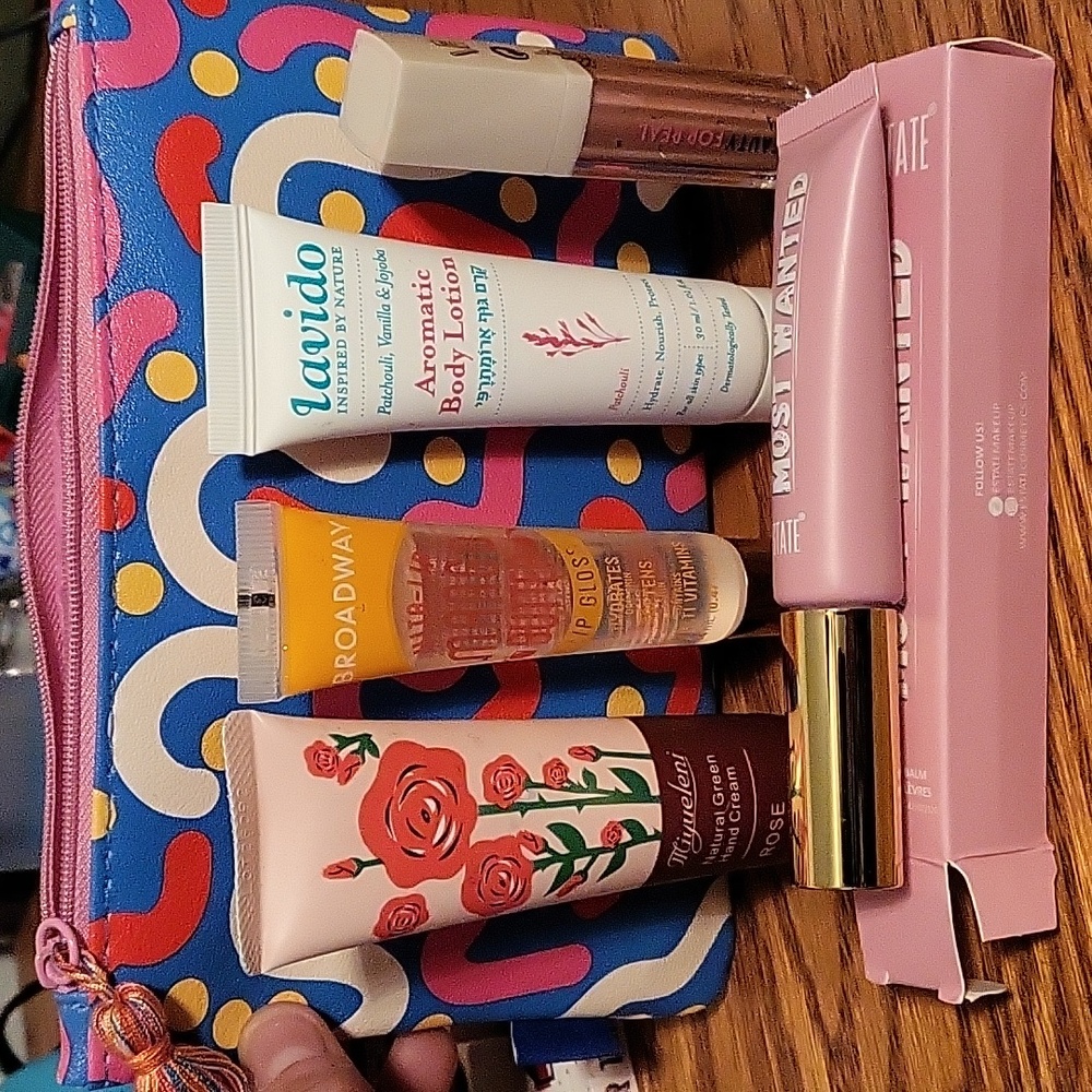 Miscellaneous make up/lotions